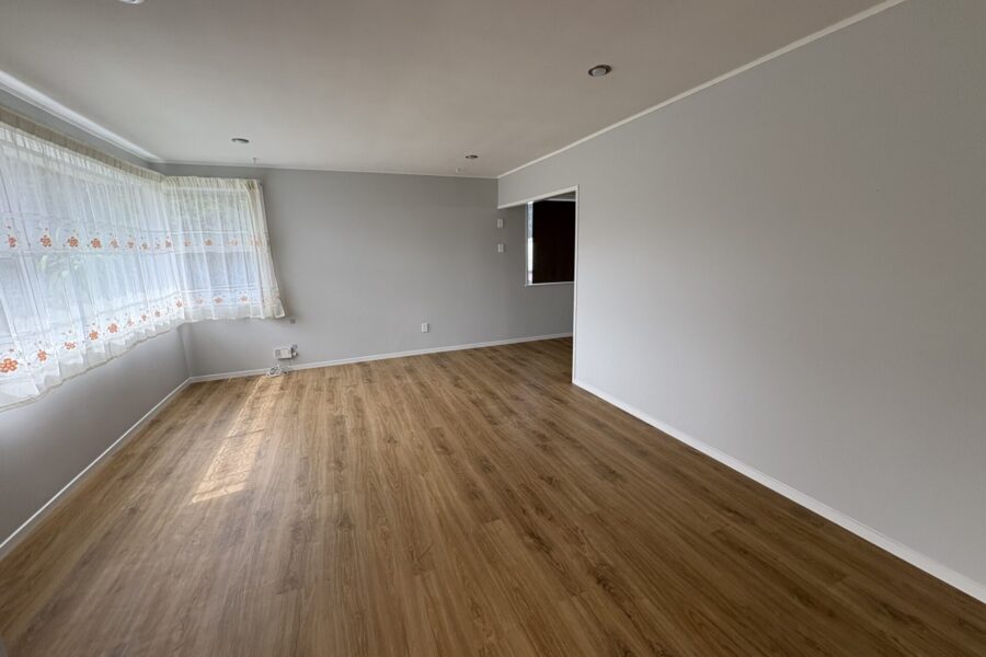 SUPER TIDY 3 BEDROOM - Image 9