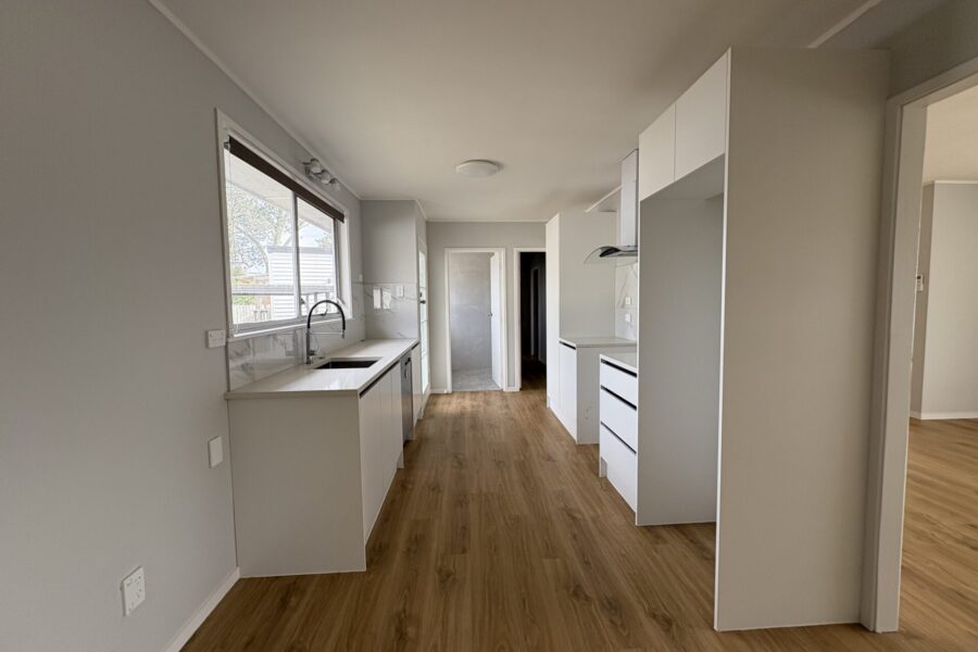 SUPER TIDY 3 BEDROOM - Image 12