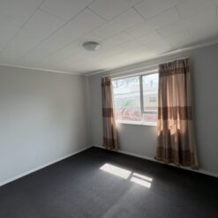 SUPER TIDY 3 BEDROOM - Image 5
