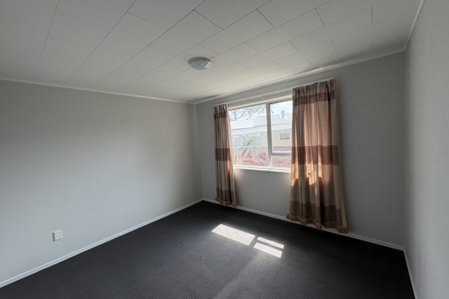 SUPER TIDY 3 BEDROOM - Image 5