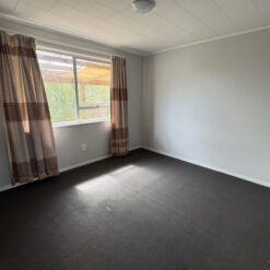 SUPER TIDY 3 BEDROOM - Image 6