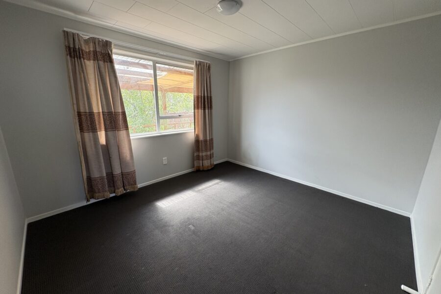 SUPER TIDY 3 BEDROOM - Image 6