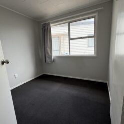 SUPER TIDY 3 BEDROOM - Image 8