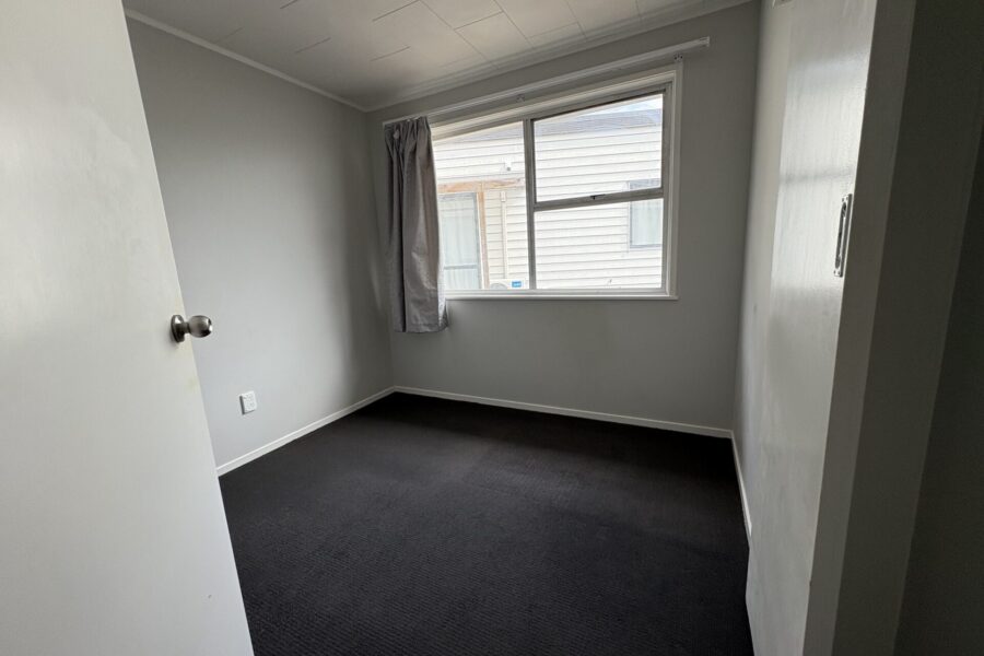 SUPER TIDY 3 BEDROOM - Image 8
