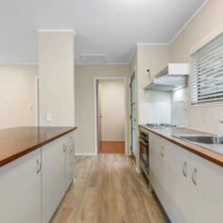 SUPER TIDY 3 BEDROOM - Image 10