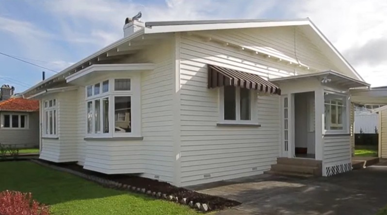 BANGER BUNGALOW” – READY FOR A NEW BEGINNING!