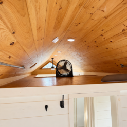 Beautiful Tiny Home on Wheels Ready for Full-Time Living - Image 7